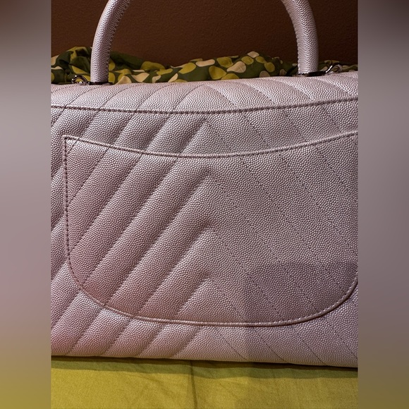 Chanel pearlescent white coco handle medium/large size. - Picture 4 of 16